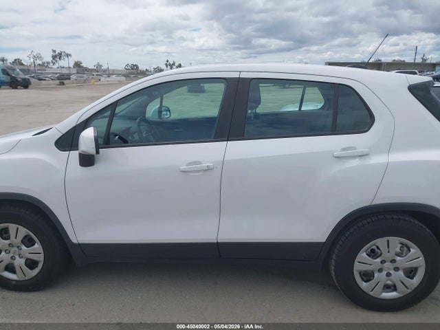 3GNCJKSB5JL230360 Chevrolet TRAX LS