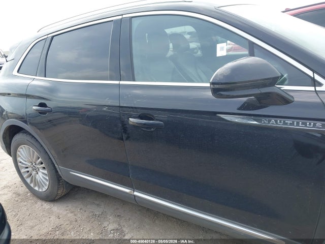 Lincoln Nautilus Standard 2019 2LMPJ6J99KBL18969 Image 13