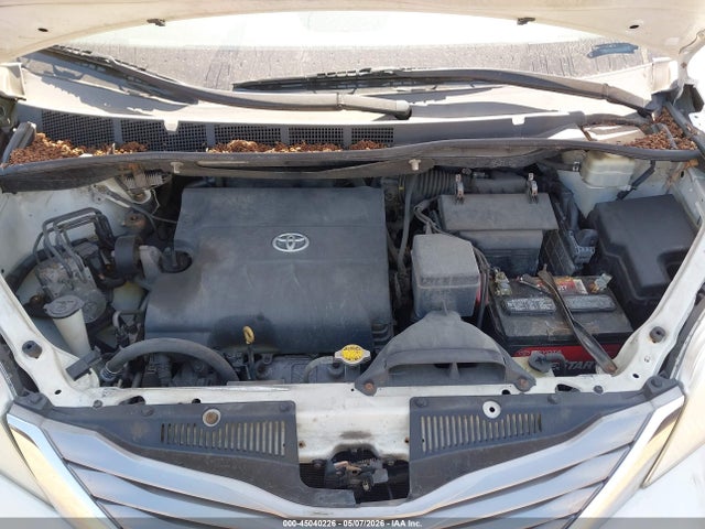 45040226 :رقم المزاد ، 5TDYK3DCXGS752380 vin ، 2016 Toyota Sienna Xle 8 Passenger مزاد بيع