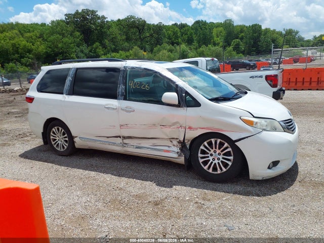 45040226 :رقم المزاد ، 5TDYK3DCXGS752380 vin ، 2016 Toyota Sienna Xle 8 Passenger مزاد بيع