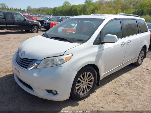 45040226 :رقم المزاد ، 5TDYK3DCXGS752380 vin ، 2016 Toyota Sienna Xle 8 Passenger مزاد بيع