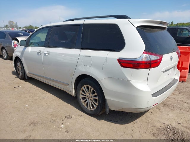 45040226 :رقم المزاد ، 5TDYK3DCXGS752380 vin ، 2016 Toyota Sienna Xle 8 Passenger مزاد بيع