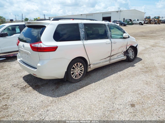 45040226 :رقم المزاد ، 5TDYK3DCXGS752380 vin ، 2016 Toyota Sienna Xle 8 Passenger مزاد بيع