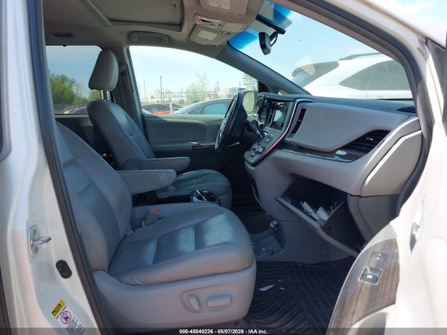 45040226 :رقم المزاد ، 5TDYK3DCXGS752380 vin ، 2016 Toyota Sienna Xle 8 Passenger مزاد بيع