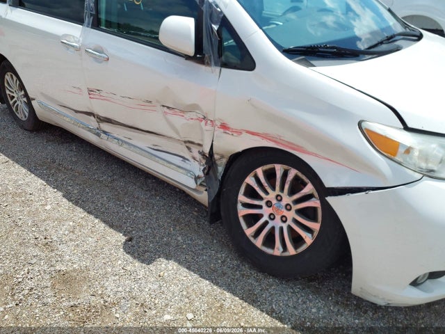 45040226 :رقم المزاد ، 5TDYK3DCXGS752380 vin ، 2016 Toyota Sienna Xle 8 Passenger مزاد بيع