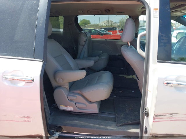 45040226 :رقم المزاد ، 5TDYK3DCXGS752380 vin ، 2016 Toyota Sienna Xle 8 Passenger مزاد بيع
