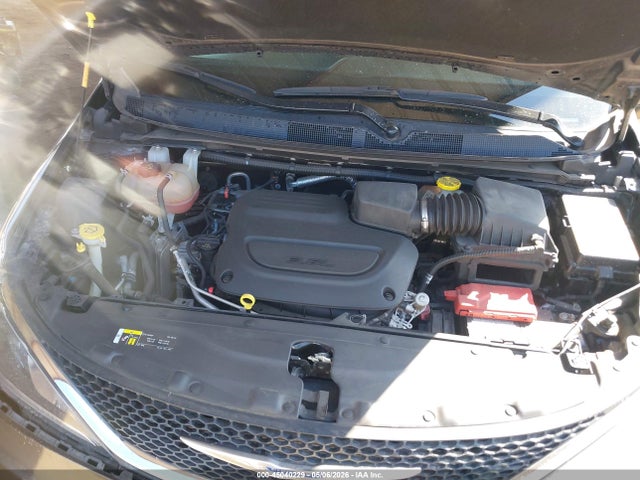 45040229 :رقم المزاد ، 2C4RC1BG1LR271674 vin ، 2020 Chrysler Pacifica Touring L مزاد بيع