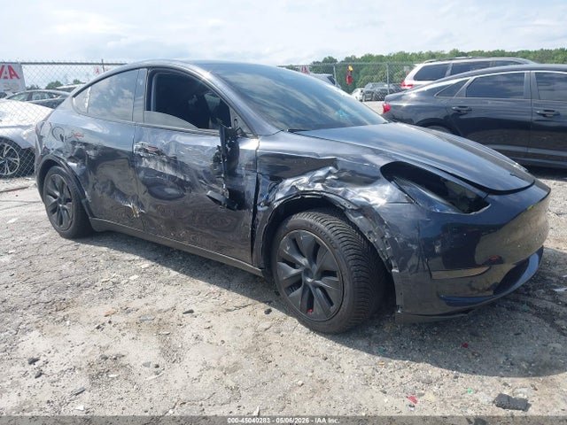 2024 Tesla Model Y Long Range Single Motor Rear-wheel Drive/rwd მანქანა იყიდება აუქციონზე, vin: 7SAYGDED3RA303984, აუქციონის ნომერი: 45040283