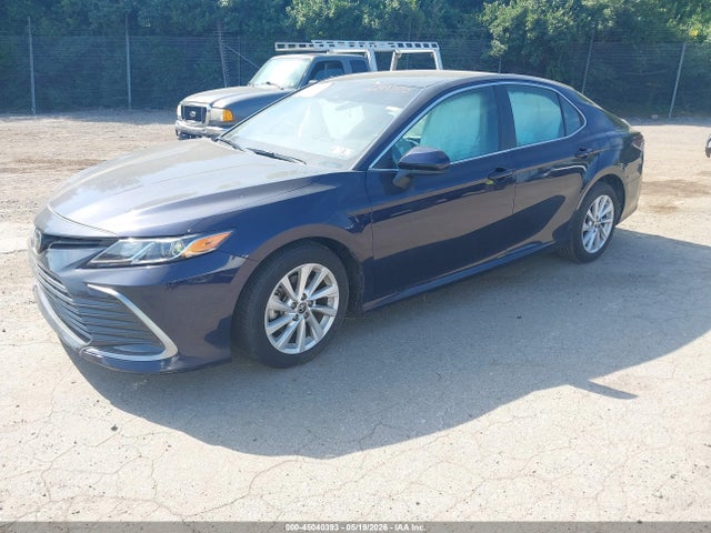 2022 Toyota Camry Le მანქანა იყიდება აუქციონზე, vin: 4T1C11AK2NU689180, აუქციონის ნომერი: 45040393
