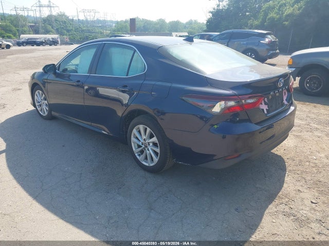 2022 Toyota Camry Le მანქანა იყიდება აუქციონზე, vin: 4T1C11AK2NU689180, აუქციონის ნომერი: 45040393