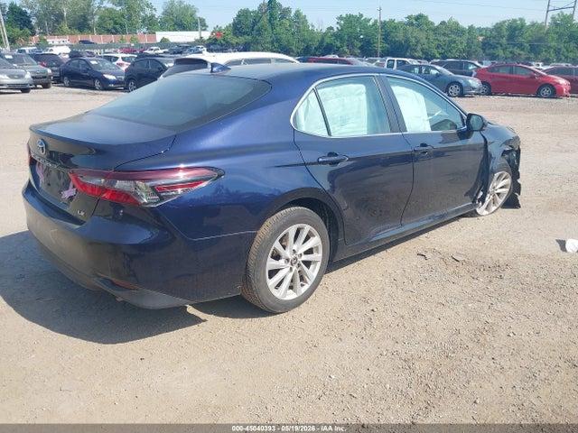 2022 Toyota Camry Le მანქანა იყიდება აუქციონზე, vin: 4T1C11AK2NU689180, აუქციონის ნომერი: 45040393