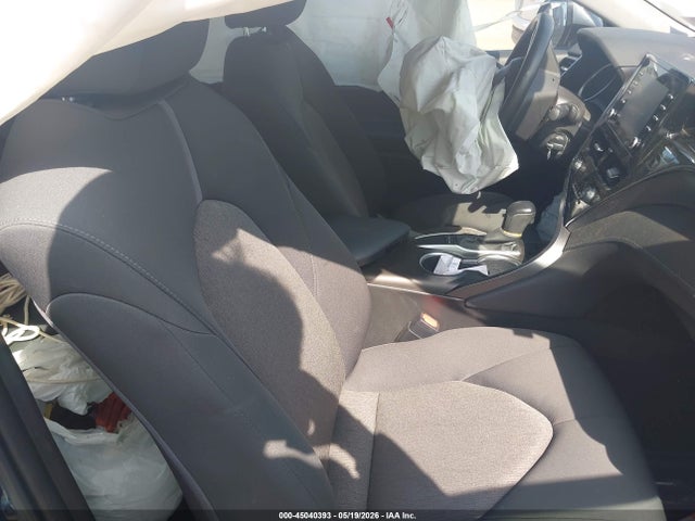 2022 Toyota Camry Le მანქანა იყიდება აუქციონზე, vin: 4T1C11AK2NU689180, აუქციონის ნომერი: 45040393