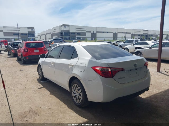 45040432 :رقم المزاد ، 5YFBURHE7HP664735 vin ، 2017 Toyota Corolla Le مزاد بيع