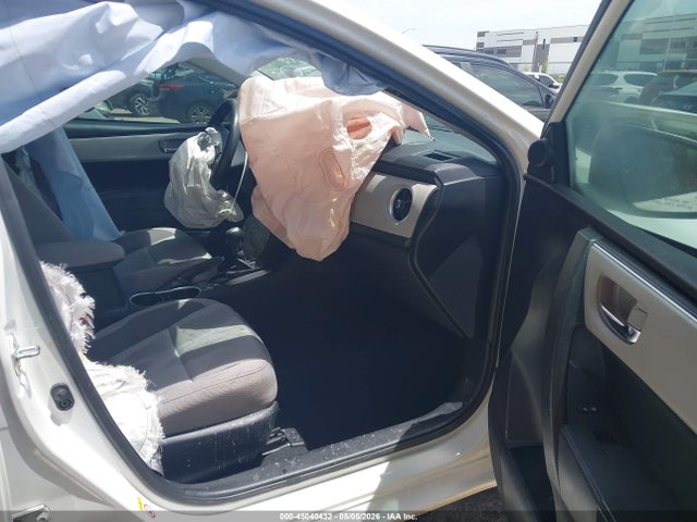45040432 :رقم المزاد ، 5YFBURHE7HP664735 vin ، 2017 Toyota Corolla Le مزاد بيع