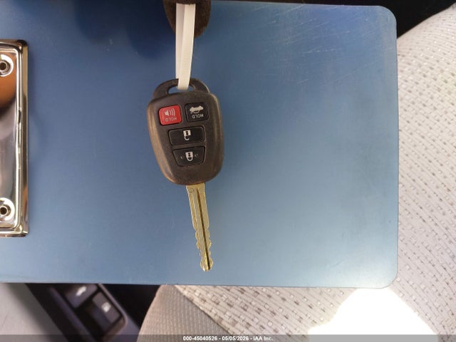 45040526 :رقم المزاد ، 4T4BF1FK5CR225728 vin ، 2012 Toyota Camry Le مزاد بيع