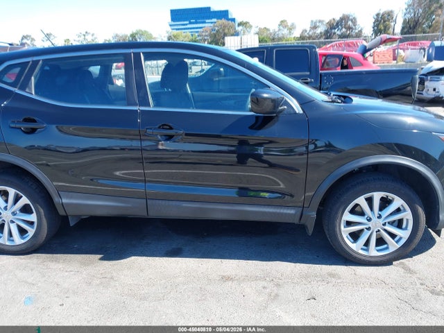 JN1BJ1CP8JW106461 Nissan Rogue Sport S