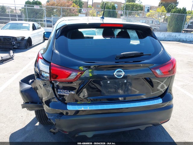JN1BJ1CP8JW106461 Nissan Rogue Sport S