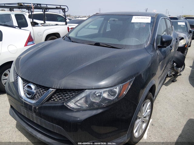 JN1BJ1CP8JW106461 Nissan Rogue Sport S