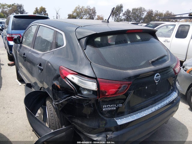 JN1BJ1CP8JW106461 Nissan Rogue Sport S