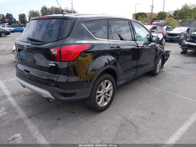 Ford ESCAPE SE 2019 1FMCU0GD6KUB79260 Image 4