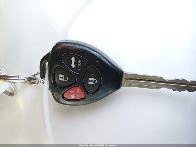 45041019 :رقم المزاد ، 4T1BF3EK6AU057182 vin ، 2010 Toyota Camry Le مزاد بيع