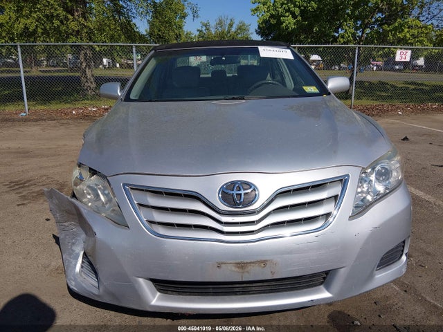 45041019 :رقم المزاد ، 4T1BF3EK6AU057182 vin ، 2010 Toyota Camry Le مزاد بيع