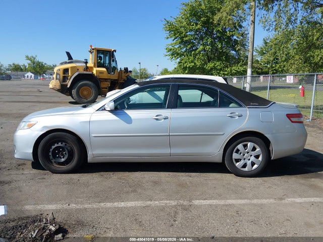 45041019 :رقم المزاد ، 4T1BF3EK6AU057182 vin ، 2010 Toyota Camry Le مزاد بيع