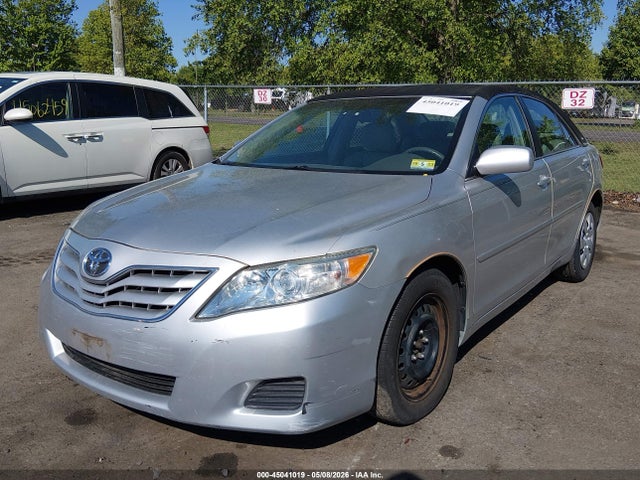 45041019 :رقم المزاد ، 4T1BF3EK6AU057182 vin ، 2010 Toyota Camry Le مزاد بيع