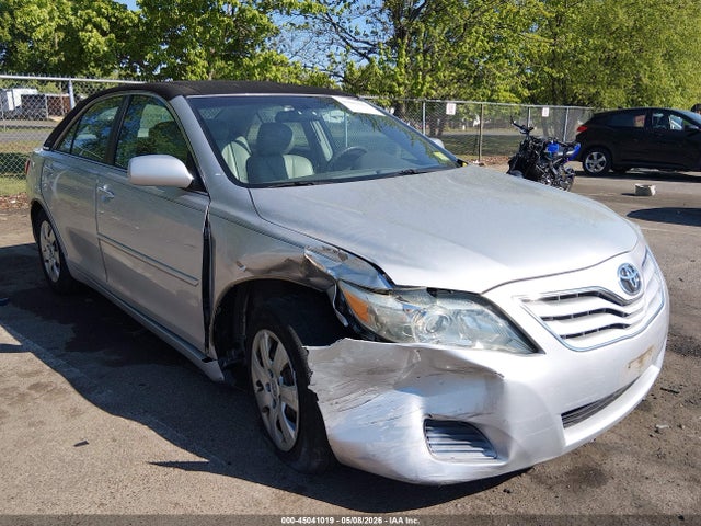 45041019 :رقم المزاد ، 4T1BF3EK6AU057182 vin ، 2010 Toyota Camry Le مزاد بيع