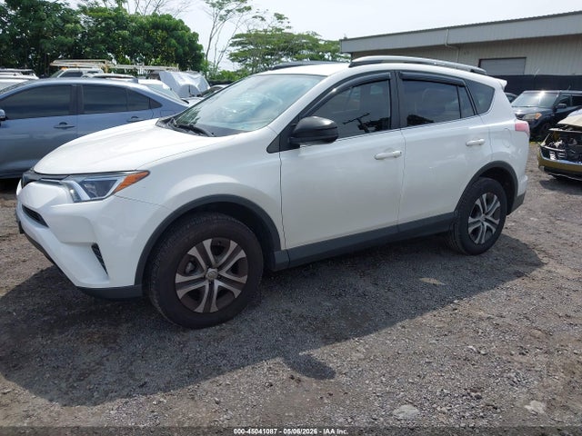 Toyota RAV4 LE 2018 JTMZFREV2JJ745844 Image 2