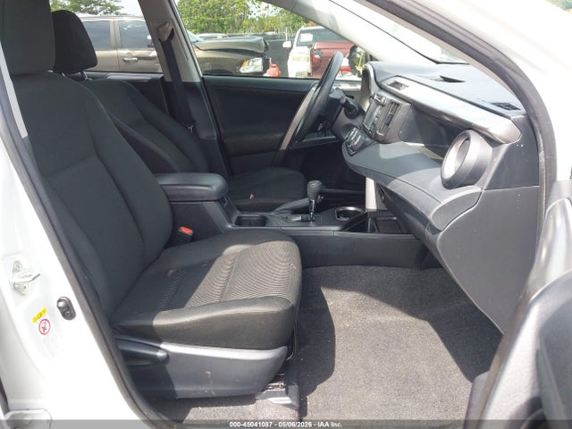 Toyota RAV4 LE 2018 JTMZFREV2JJ745844 Image 5