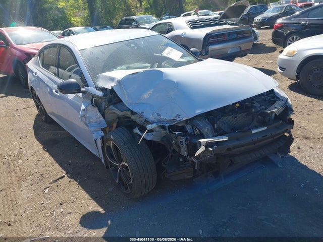 45041100 :رقم المزاد ، 1N4BL4CV9PN313789 vin ، 2023 Nissan Altima Sr Fwd مزاد بيع