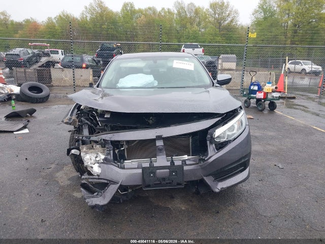 45041116 :رقم المزاد ، 2HGFC2F56JH560491 vin ، 2018 Honda Civic Lx مزاد بيع