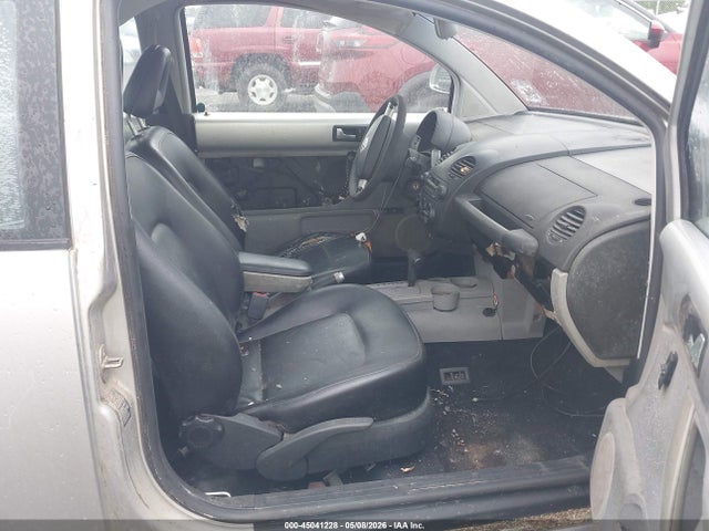 2000 Volkswagen New Beetle Gls 1.8l Turbo მანქანა იყიდება აუქციონზე, vin: 3VWCD21C6YM440963, აუქციონის ნომერი: 45041228