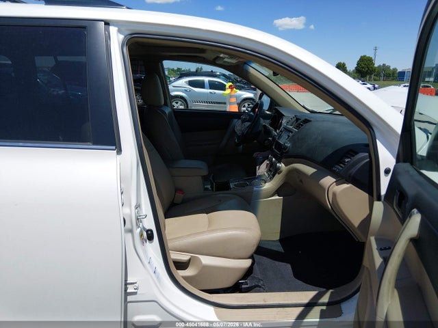 2013 Toyota Highlander Se V6 მანქანა იყიდება აუქციონზე, vin: 5TDBK3EH0DS270559, აუქციონის ნომერი: 45041688