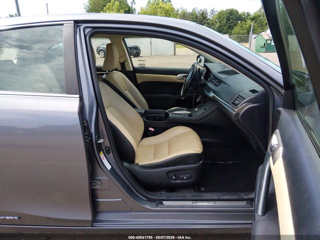 Lexus CT 200H 2014 JTHKD5BH8E2174115 Image 5