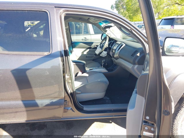2014 Toyota Tacoma Base V6 მანქანა იყიდება აუქციონზე, vin: 3TMLU4EN3EM148001, აუქციონის ნომერი: 45041848
