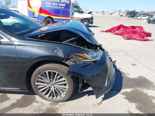 45042042 :رقم المزاد ، 58ADA1C15PU031308 vin ، 2023 Lexus Es 300h مزاد بيع