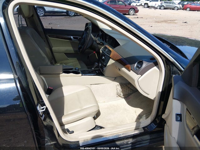 Продажа на аукционе авто 2013 Mercedes-benz C 250 Luxury/sport, vin: WDDGF4HB0DA765709, номер лота: 45042101