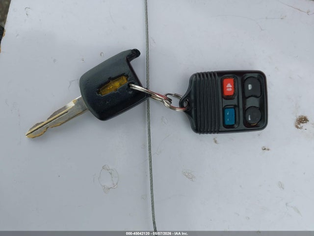 Продажа на аукционе авто 2004 Lincoln Town Car Ultimate, vin: 1LNHM83W74Y660822, номер лота: 45042120