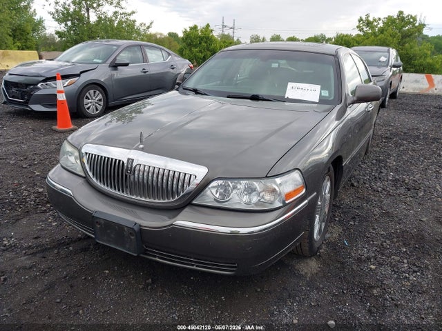 Продажа на аукционе авто 2004 Lincoln Town Car Ultimate, vin: 1LNHM83W74Y660822, номер лота: 45042120