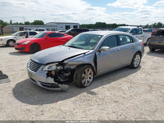 Chrysler 200 Touring 2014 1C3CCBBB4EN171590 Image 2