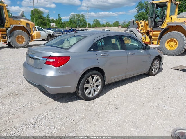 Chrysler 200 Touring 2014 1C3CCBBB4EN171590 Image 4