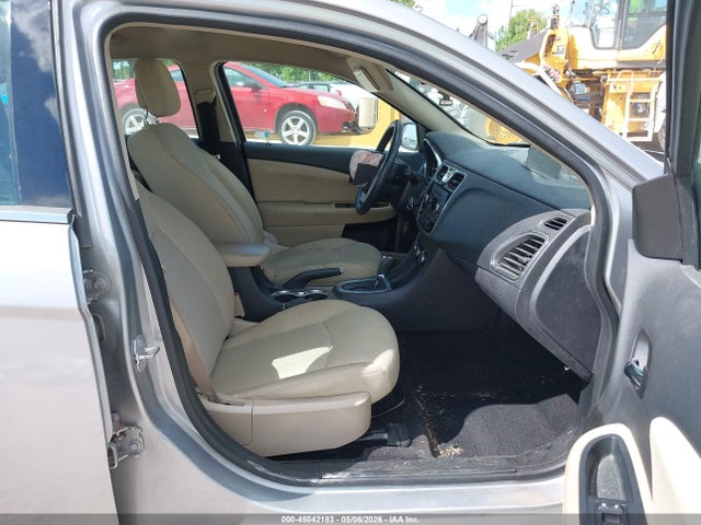 Chrysler 200 Touring 2014 1C3CCBBB4EN171590 Image 5