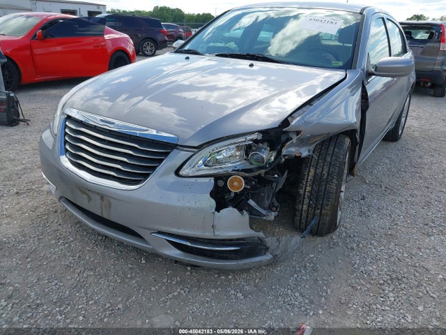 Chrysler 200 Touring 2014 1C3CCBBB4EN171590 Image 6