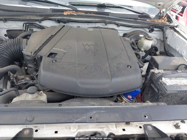 45042290 :رقم المزاد ، 5TFLU4EN5FX117814 vin ، 2015 Toyota Tacoma Base V6 مزاد بيع