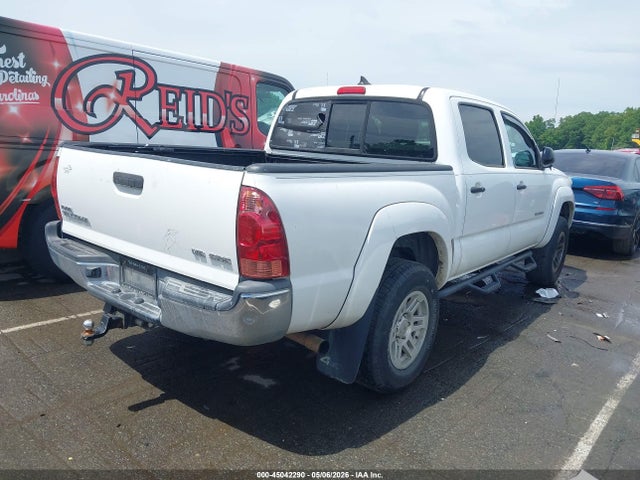 45042290 :رقم المزاد ، 5TFLU4EN5FX117814 vin ، 2015 Toyota Tacoma Base V6 مزاد بيع