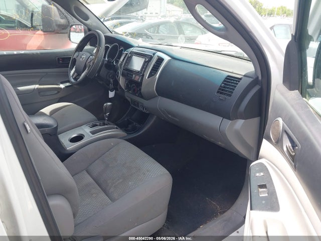 45042290 :رقم المزاد ، 5TFLU4EN5FX117814 vin ، 2015 Toyota Tacoma Base V6 مزاد بيع
