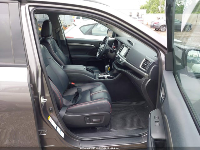 45042490 :رقم المزاد ، 5TDJZRFH7KS990916 vin ، 2019 Toyota Highlander Se مزاد بيع