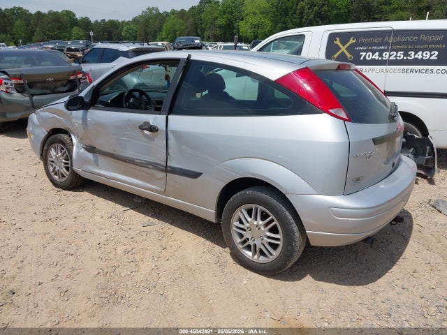 45042491 :رقم المزاد ، 3FAFP31NX5R155170 vin ، 2005 Ford Focus Zx3 مزاد بيع